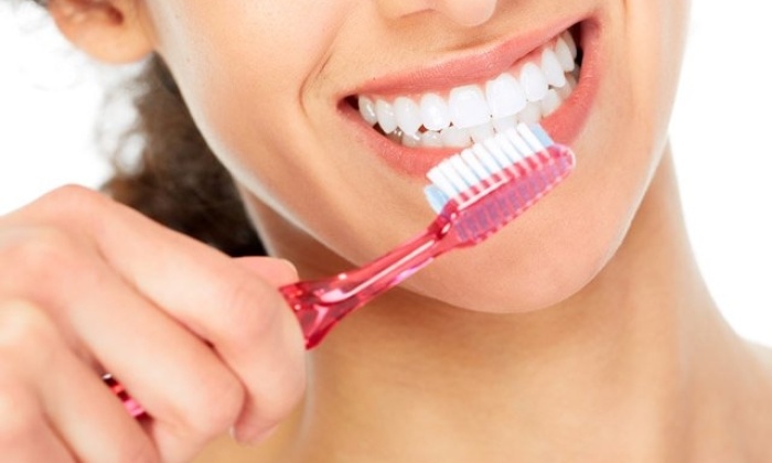 Diş Fırçalarken Yaptığımız Hatalar Nelerdir?