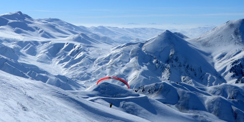 Palandöken'de yamaç paraşütü keyfi